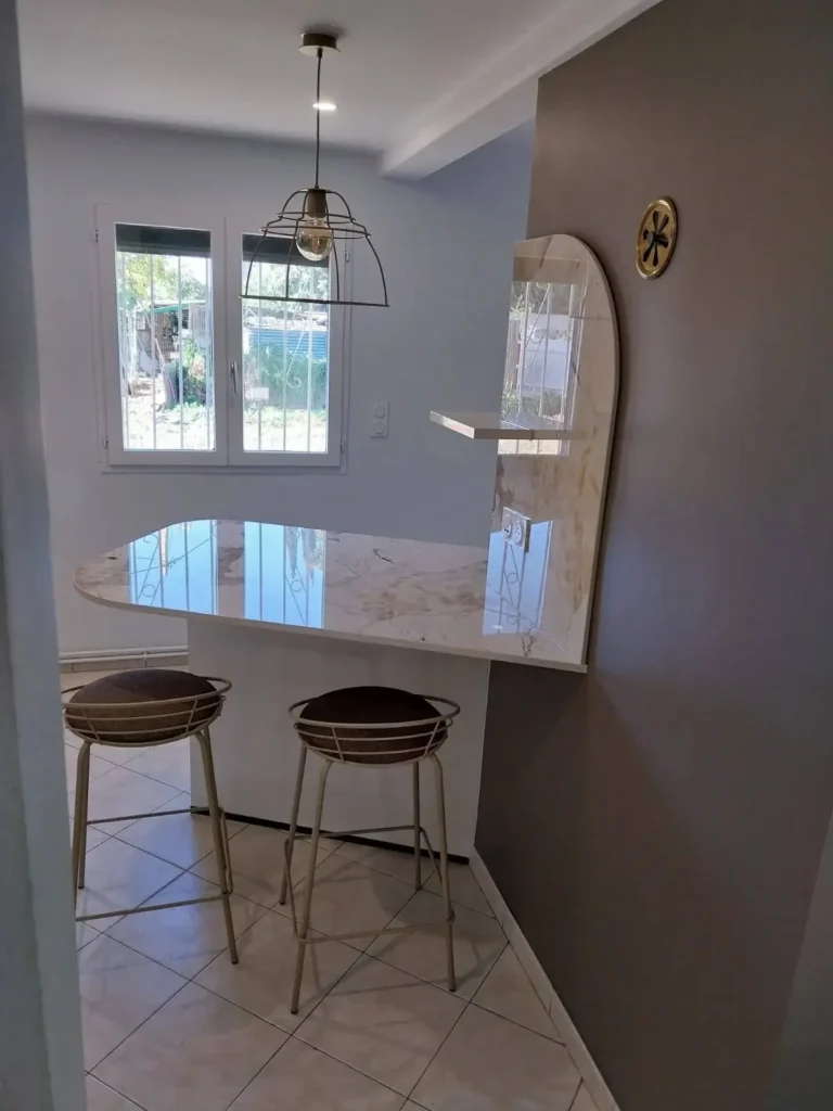 Créa Cuis'In - La cuisine du mois de novembre : Tendance brillante - Création de cuisines, salles de bains, meubles sur mesure